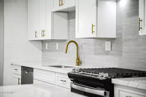 Kitchen - 6414 W Mitchell Dr, Phoenix, AZ 85033 photo 3 of 4