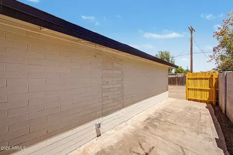 Exterior - 6414 W Mitchell Dr, Phoenix, AZ 85033 photo 2 of 6
