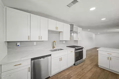 Kitchen - 6414 W Mitchell Dr, Phoenix, AZ 85033 photo 1 of 4