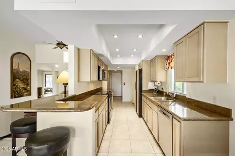 Kitchen - 3029 E Claremont Ave, Phoenix, AZ 85016 photo 2 of 3