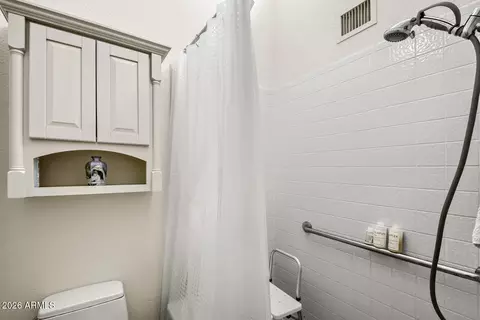 Bath - 3029 E Claremont Ave, Phoenix, AZ 85016 photo 2 of 3