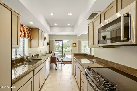 Kitchen - 3029 E Claremont Ave, Phoenix, AZ 85016 photo 3 of 3