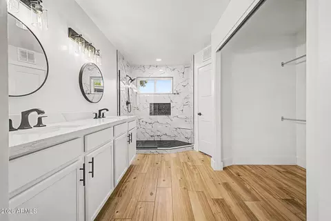 Bath - 5526 Evergreen St, Mesa, AZ 85205 photo 1 of 4