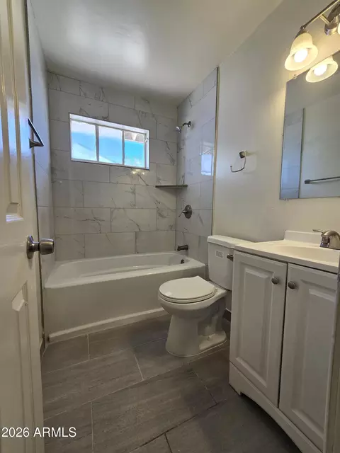 Bath - 3024 N 37th Dr, Phoenix, AZ 85019 photo 3 of 3