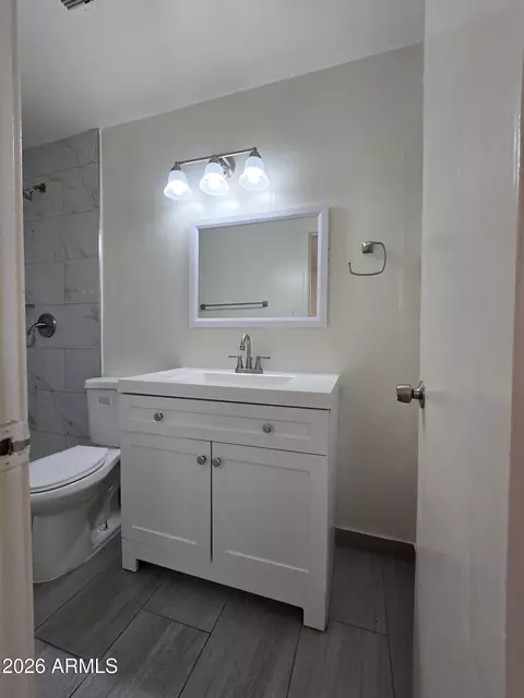 Bath - 3024 N 37th Dr, Phoenix, AZ 85019 photo 1 of 3