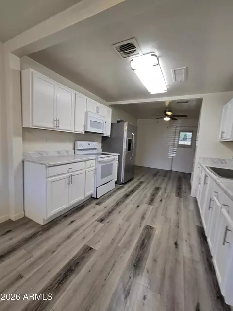 Kitchen - 3024 N 37th Dr, Phoenix, AZ 85019 photo 2 of 5