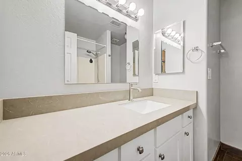 Bath - 1414 E Grovers Ave #5, Phoenix, AZ 85022 photo 2 of 2