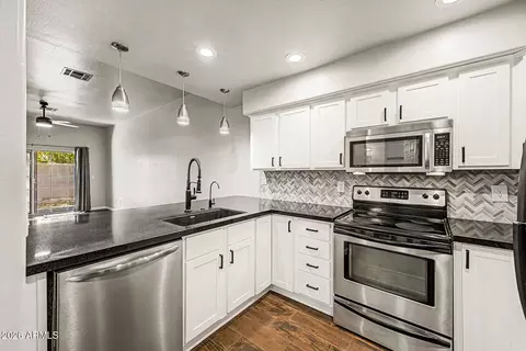 Kitchen - 1414 E Grovers Ave #5, Phoenix, AZ 85022 photo 2 of 3