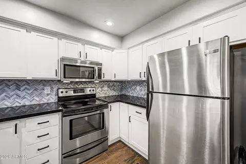 Kitchen - 1414 E Grovers Ave #5, Phoenix, AZ 85022 photo 3 of 3