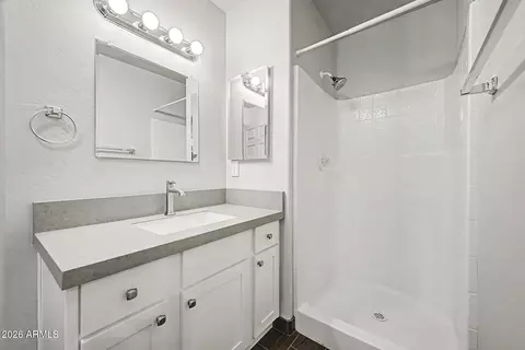Bath - 1414 E Grovers Ave #5, Phoenix, AZ 85022 photo 1 of 2