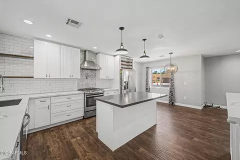 Kitchen - 1013 E Vermont Ave, Phoenix, AZ 85014 photo 2 of 3