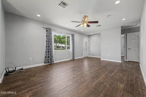 Living - 1013 E Vermont Ave, Phoenix, AZ 85014 photo 3 of 4