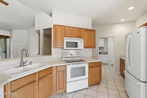 Kitchen - 4202 E Broadway Rd #181, Mesa, AZ 85206 photo 2 of 3