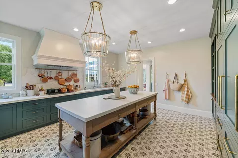 Kitchen - 2747 E Haymore Ct, Gilbert, AZ 85298 photo 17 of 31