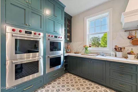 Kitchen - 2747 E Haymore Ct, Gilbert, AZ 85298 photo 13 of 31