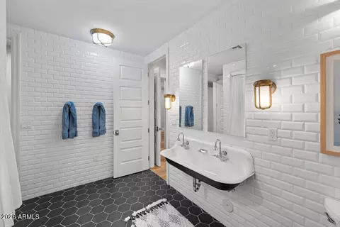 Bath - 2747 E Haymore Ct, Gilbert, AZ 85298 photo 15 of 17