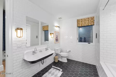 Bath - 2747 E Haymore Ct, Gilbert, AZ 85298 photo 13 of 17