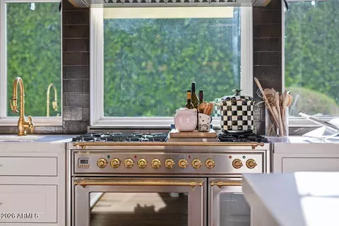 Kitchen - 2747 E Haymore Ct, Gilbert, AZ 85298 photo 6 of 31