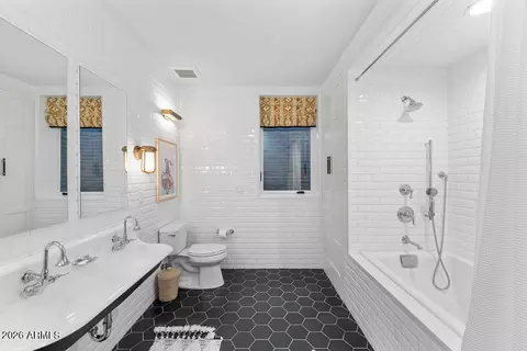 Bath - 2747 E Haymore Ct, Gilbert, AZ 85298 photo 14 of 17