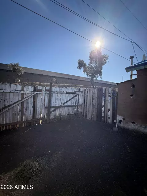 Exterior - 1109 W Apache St, Phoenix, AZ 85007 photo 4 of 9