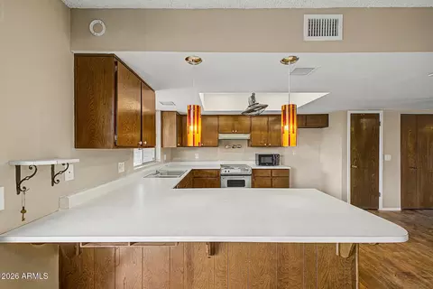 Kitchen - 2021 W Myrtle Ave, Phoenix, AZ 85021 photo 1 of 3