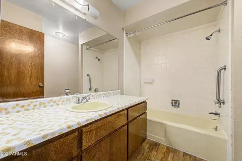 Bath - 2021 W Myrtle Ave, Phoenix, AZ 85021 photo 3 of 3