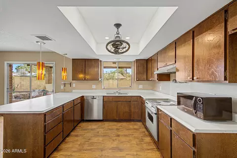 Kitchen - 2021 W Myrtle Ave, Phoenix, AZ 85021 photo 3 of 3