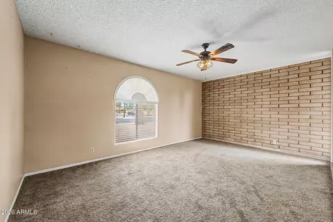 Living - 2021 W Myrtle Ave, Phoenix, AZ 85021 photo 2 of 5