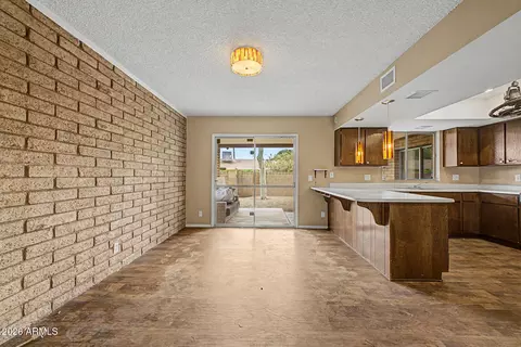 Dining - 2021 W Myrtle Ave, Phoenix, AZ 85021 photo 2 of 2