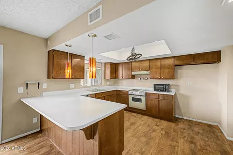 Kitchen - 2021 W Myrtle Ave, Phoenix, AZ 85021 photo 2 of 3