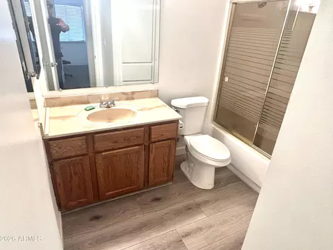 Bath - 3314 N 80th Ln, Phoenix, AZ 85033 photo 2 of 2