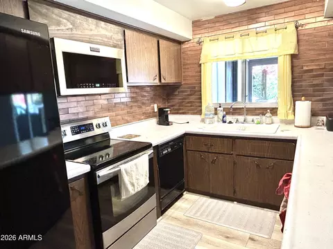 Kitchen - 3314 N 80th Ln, Phoenix, AZ 85033 photo 2 of 3