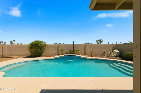 Exterior - 902 W Sequoia Dr, Phoenix, AZ 85027 photo 3 of 10