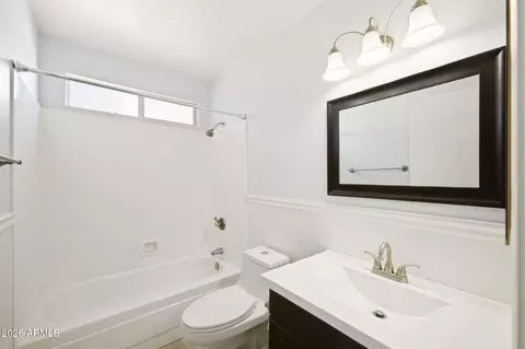 Bath - 902 W Sequoia Dr, Phoenix, AZ 85027 photo 4 of 4