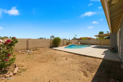 Exterior - 902 W Sequoia Dr, Phoenix, AZ 85027 photo 9 of 10