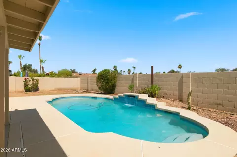 Exterior - 902 W Sequoia Dr, Phoenix, AZ 85027 photo 7 of 10