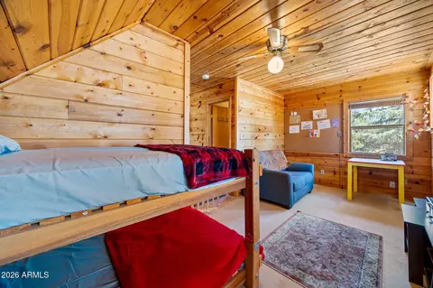 Bedroom - 2118 Bluejay Rd, Overgaard, AZ 85933 photo 4 of 6