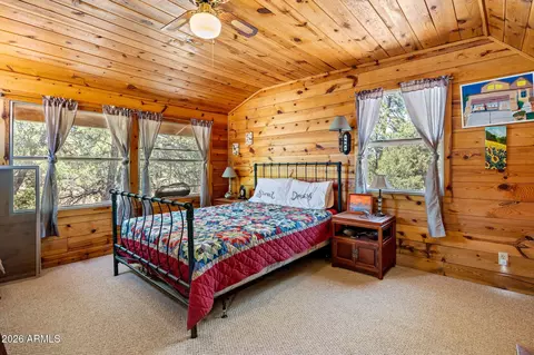 Bedroom - 2118 Bluejay Rd, Overgaard, AZ 85933 photo 5 of 6