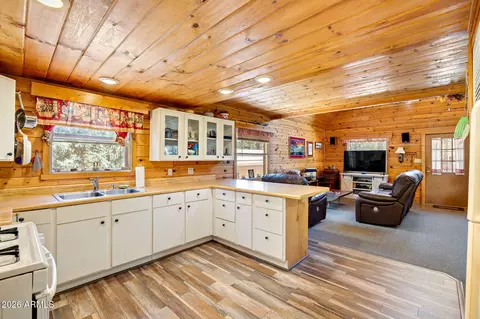 Kitchen - 2118 Bluejay Rd, Overgaard, AZ 85933 photo 2 of 3