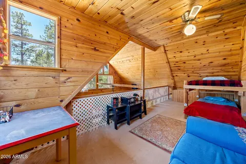 Bedroom - 2118 Bluejay Rd, Overgaard, AZ 85933 photo 3 of 6
