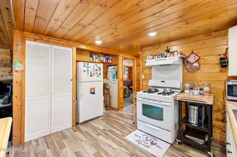 Kitchen - 2118 Bluejay Rd, Overgaard, AZ 85933 photo 3 of 3