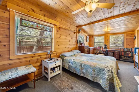 Bedroom - 2118 Bluejay Rd, Overgaard, AZ 85933 photo 1 of 6