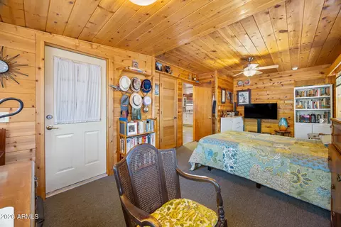Bedroom - 2118 Bluejay Rd, Overgaard, AZ 85933 photo 2 of 6
