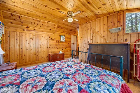 Bedroom - 2118 Bluejay Rd, Overgaard, AZ 85933 photo 6 of 6