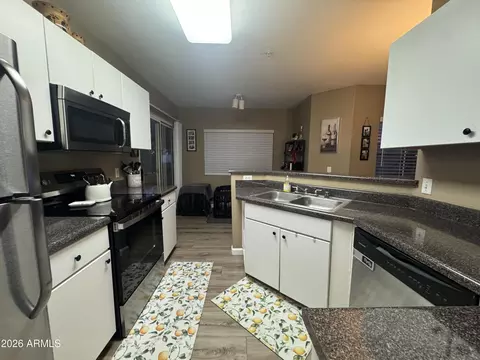 Kitchen - 1295 N Ash St #421, Gilbert, AZ 85233 photo 3 of 5