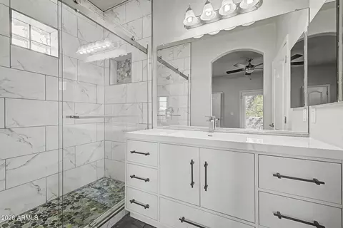 Bath - 3434 E Avalon Dr, Phoenix, AZ 85018 photo 1 of 3