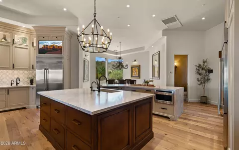 Kitchen - 8407 E View Crest Cir, Mesa, AZ 85207 photo 12 of 14