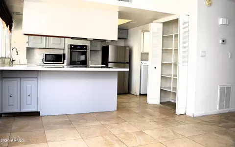 Kitchen - 1609 E Malibu Dr, Tempe, AZ 85282 photo 7 of 7