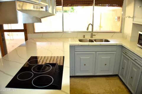 Kitchen - 1609 E Malibu Dr, Tempe, AZ 85282 photo 4 of 6