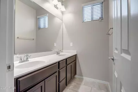 Bath - 2252 S Basmath Ln, Gilbert, AZ 85295 photo 3 of 3